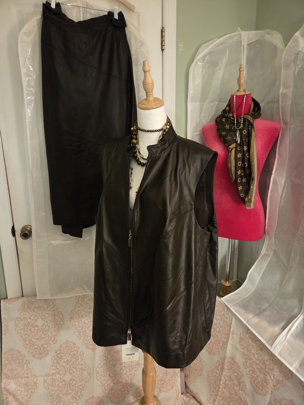 Sleeveless Deep Brown Rich Leather Zip-Front Vest Skirt Set Suit NWT 3 Necklaces